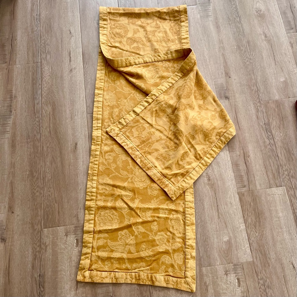 Pottery Barn Damask 100% Cotton Table Runner 18” X 108” Yellow